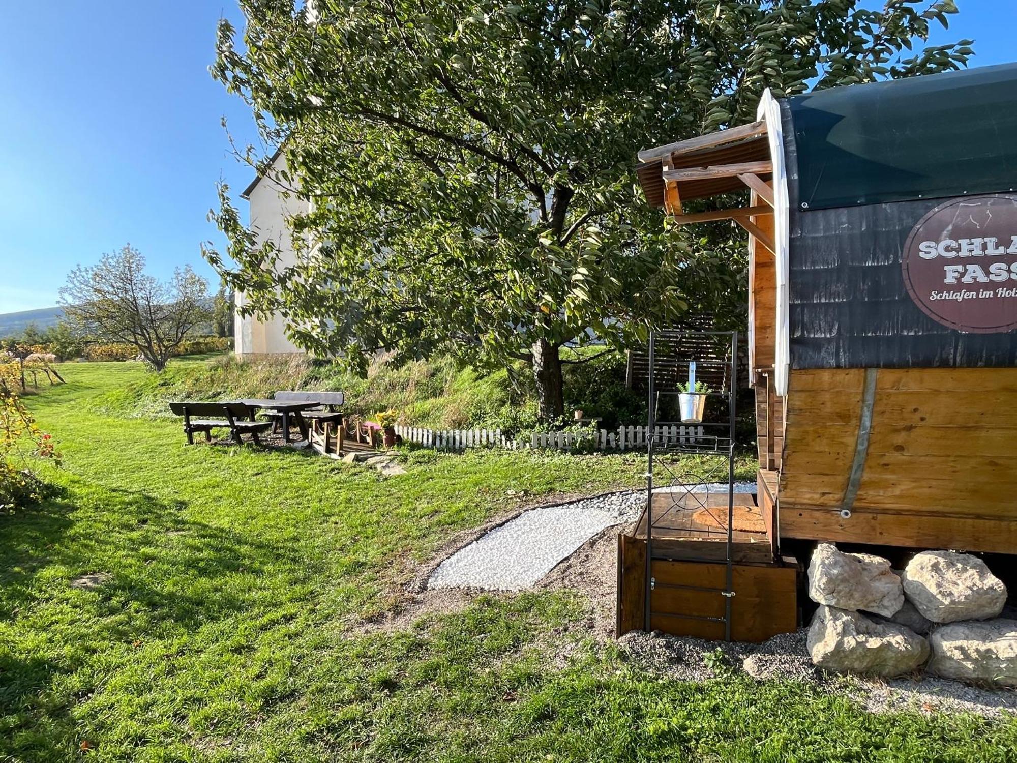 Schlaffass - Schlafen Im Holzfass Thallern Gumpoldskirchen Kültér fotó